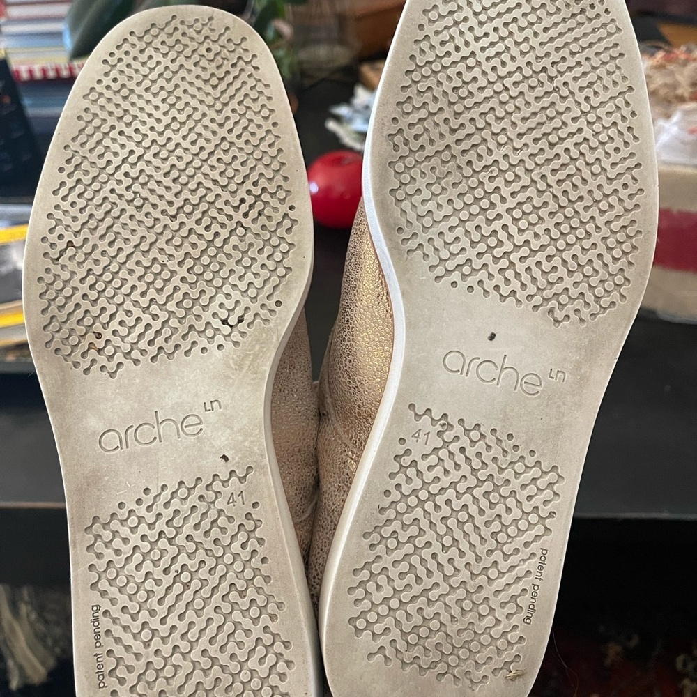 Arche soft pink, beige, gold shimmer leather tie up loafers. Good condition - Picture 6 of 7